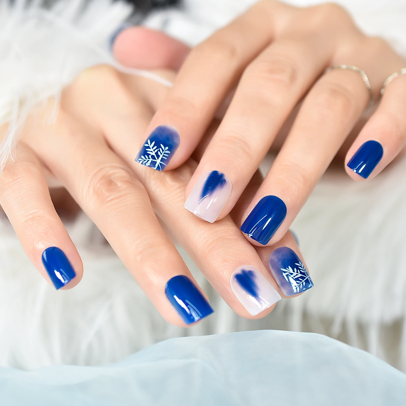 Нажимайте на ногти шаблон холодный снег Градиент Синий искусственная кожа в доме Средний Squoval форма повторно используемые ногти