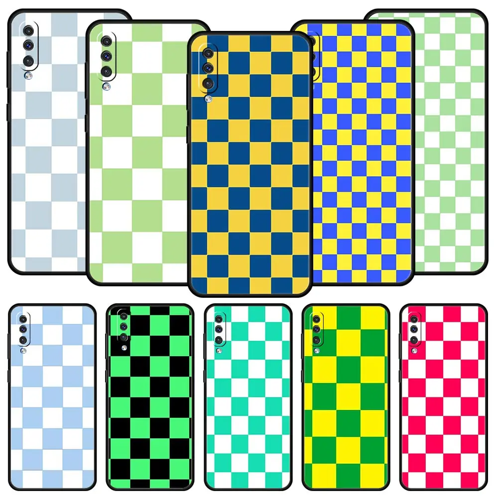Vintage Chessboard Grid Design Case - Timeless Style and Protection