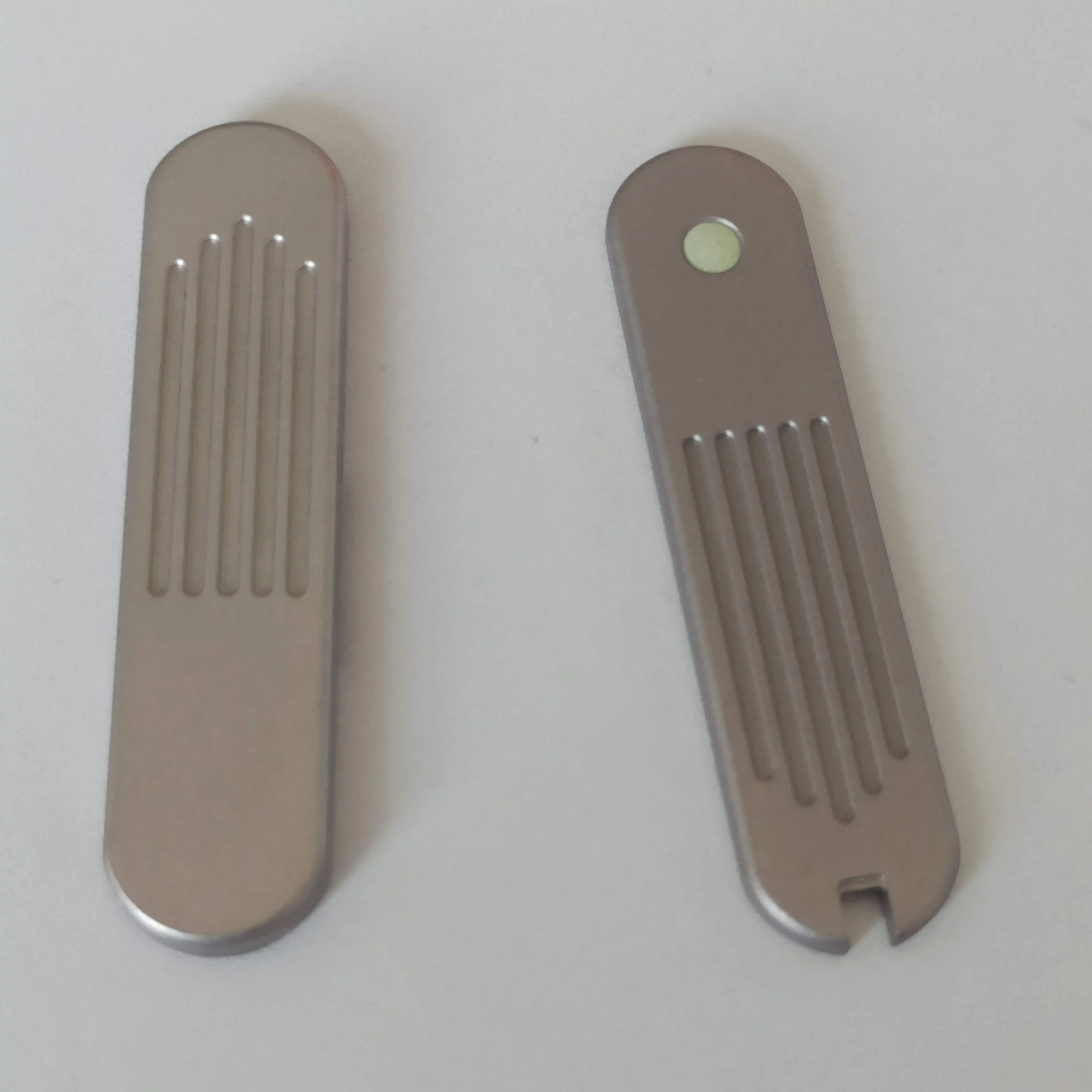 Victorinox 스위스 군용 칼용 펜 슬롯이 있는 1쌍 58mm 티타늄 TC4 스케일