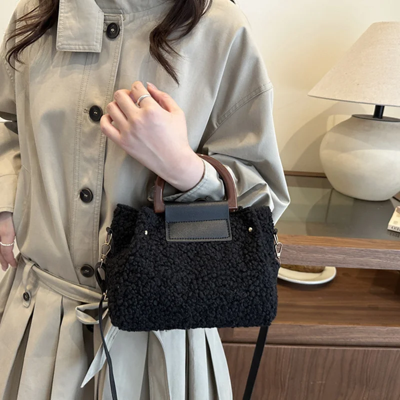 Niche Design Lamb Fur Handbag Women's Shoulder Crossbody Small Bag Winter Large Capacity Lamb Woolen Purse and Handbag