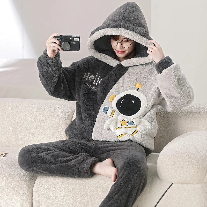 

Winter Men Pijama Sets Clothes Thicken Soft Sleepwear Hooded Pyjama Male Cartoon Astronaut Design velvet Men's Pajamas Warm Suit