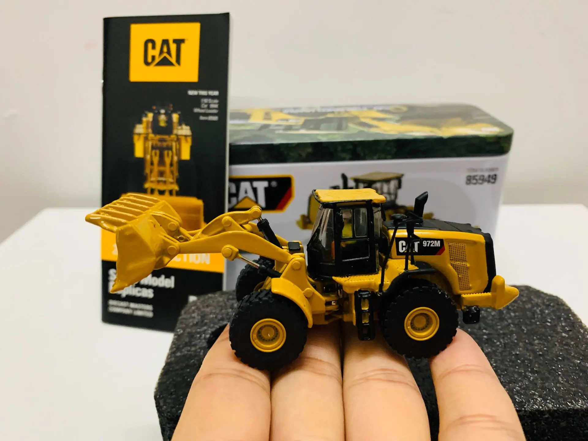 DieCast Masters Caterpillar CAT 972M Wheel Loader 1/87 HO Scale Die-Cast DM85949