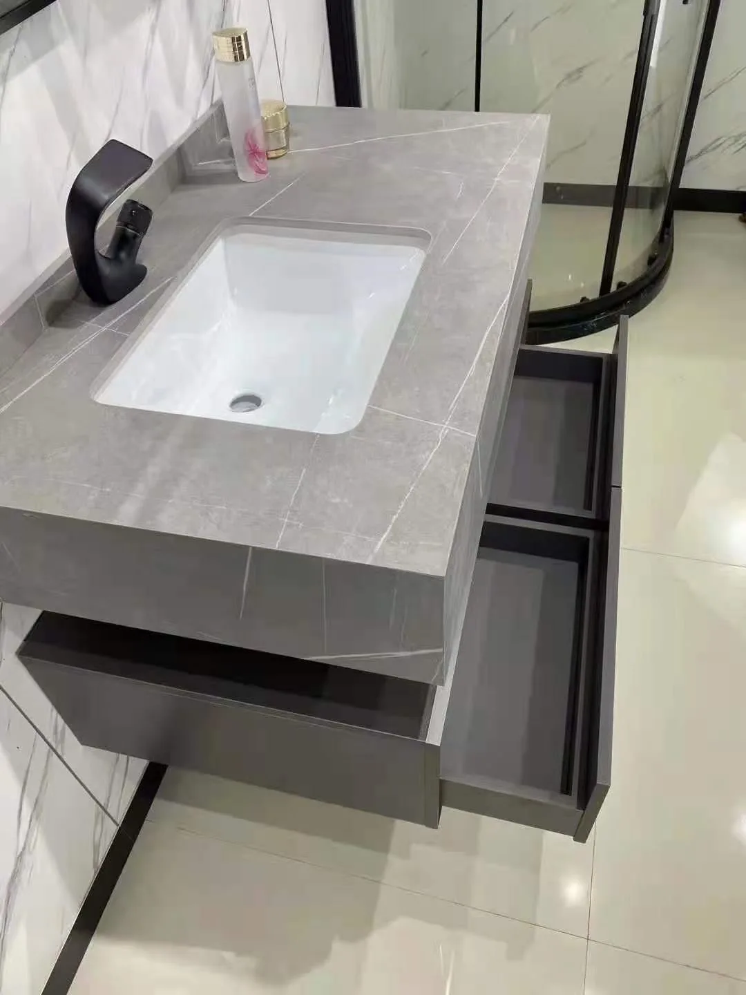 Wall Mounted Modern Design Bathroom Vanity Sets China Hot Sell Bathroom Cabinet