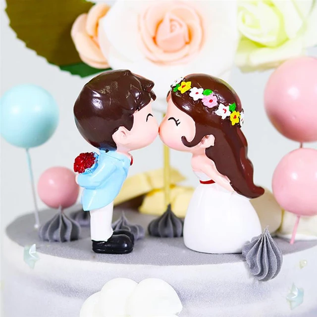 Bride and Groom Couple Wedding Cake Topper Figurine - Kissing Couple   Torte nuziali divertenti, Figurine torta matrimonio, Torta nuziale  particolare