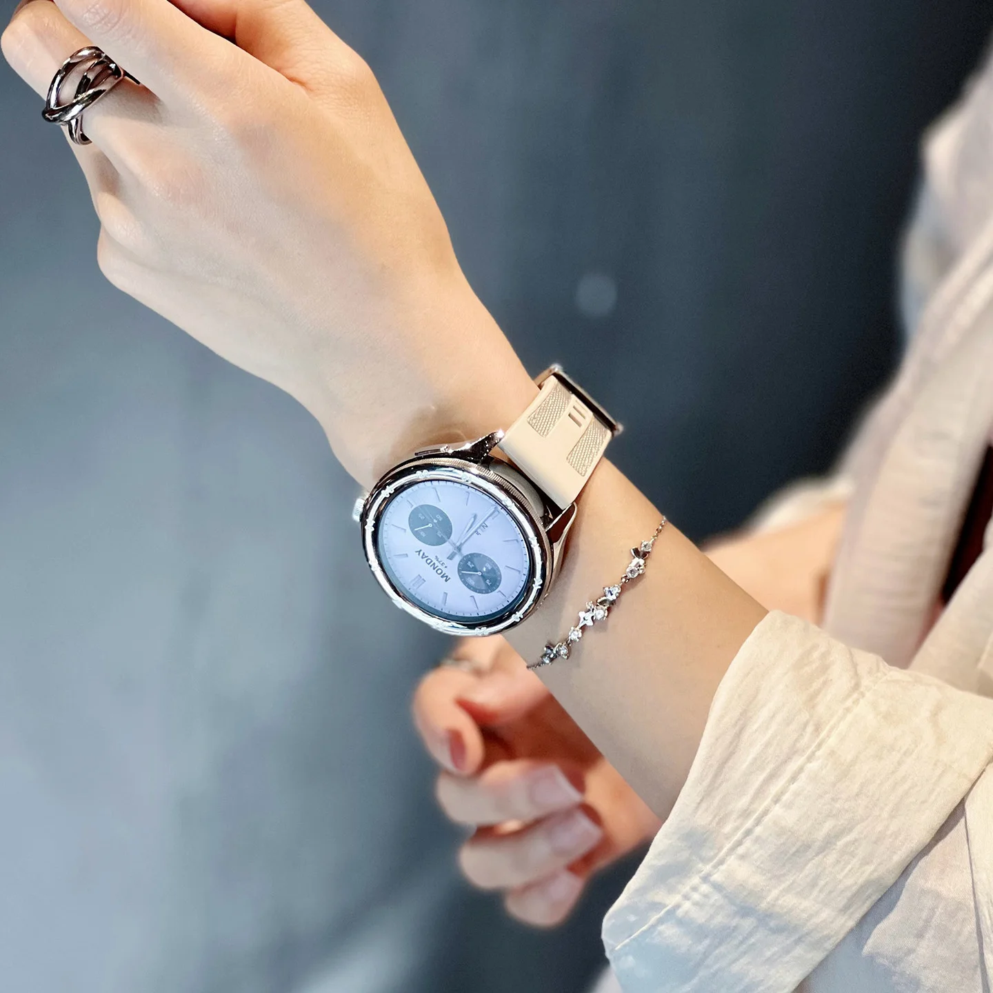 Enhanced Nylon and Silicone Smartwatch Strap, 1:1 Band Bracelet Design