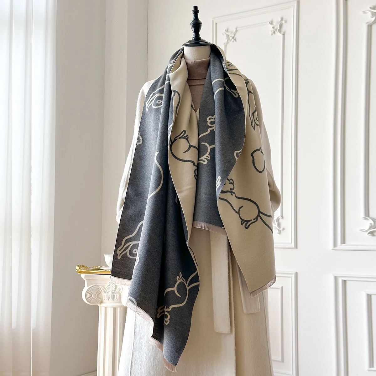 New Luxury Winter Cashmere Little Squirrel Print Scarf Women Warm Pashmina Poncho Scarves Fashion Shawl Thick Foulard Bufanda