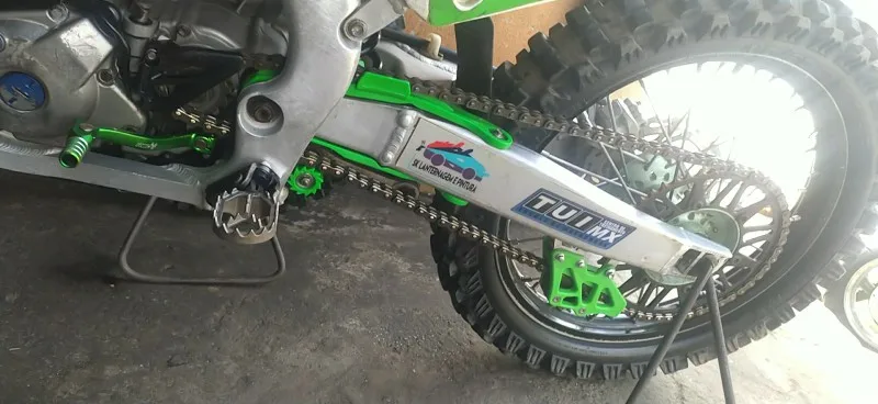Motorrad Kettenführung Slider Guide Schwinge Roller Für Kawasaki KX250F KX450F KLX450 KX KLX 250F 450F 2008-2020 Dirt bike – Detail 6