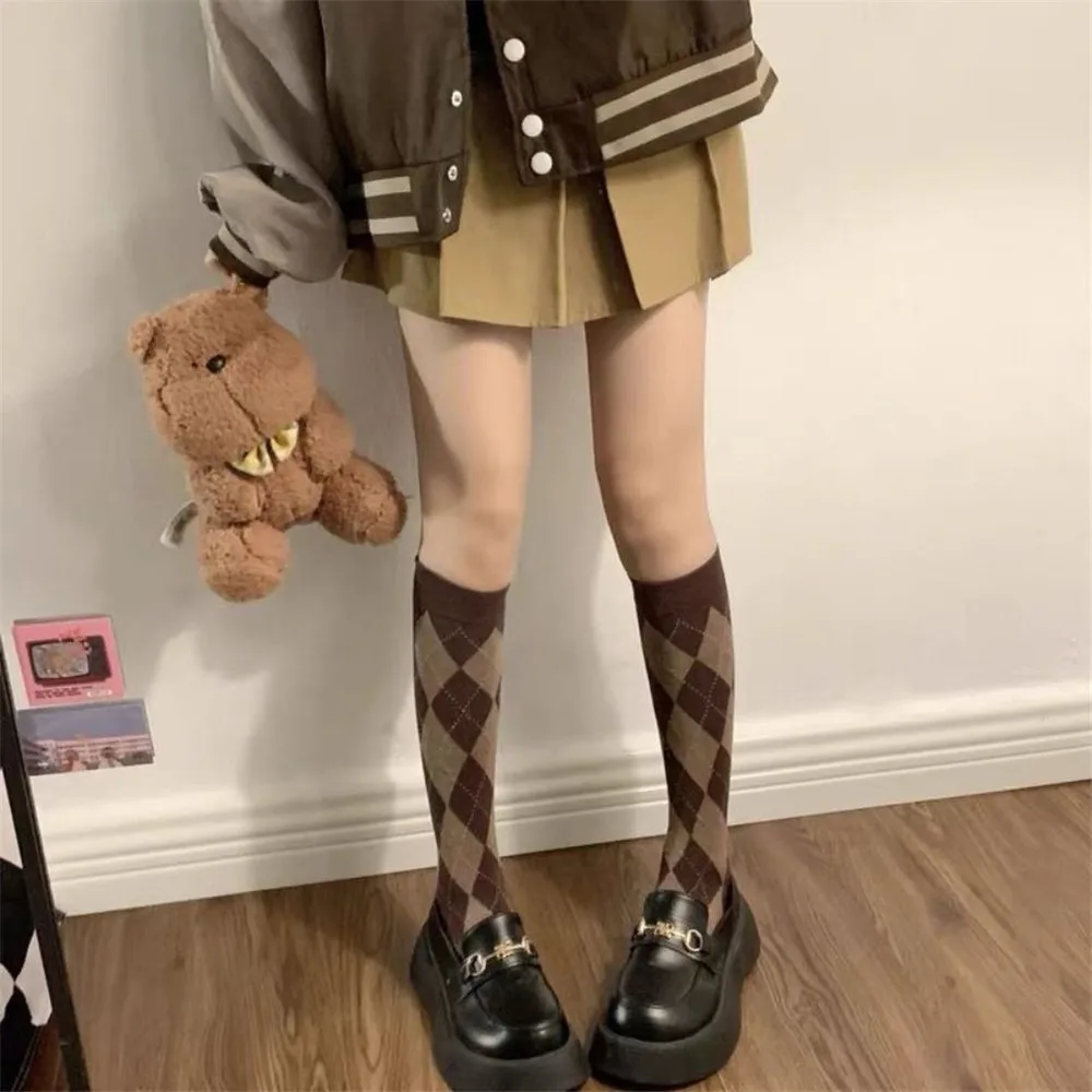 Kühlen Japanischen Baumwolle Frauen Knie Hohe Socken Plaid Damen Mädchen Schule Party Straße Tanzen Knie Warme Socken Für Frauen Dropshipping – Detail 7