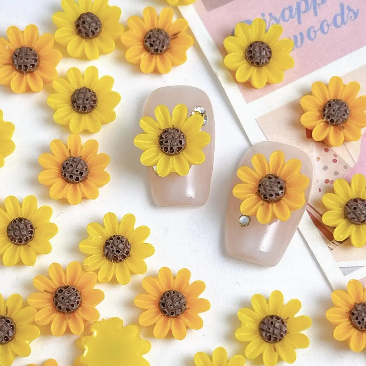 더블 색상 시뮬레이션 된 해바라기 네일 아트 장식 DIY 손톱 디자인에 대 한 3D 크리 에이 티브 작은 신선한 해바라기 수 지 네일 매력