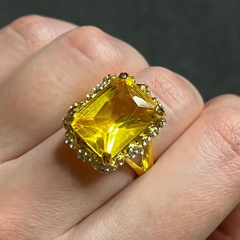 Crystal Rings Engagement Rings Stone Rings Fashion Rings Wedding Rings Fashion Ring Finger Rings Fashion Square Shape Champagne Big Crystal Designer Hyperbole Ring for Women Engagement Wedding Stone Rings Whole Sale