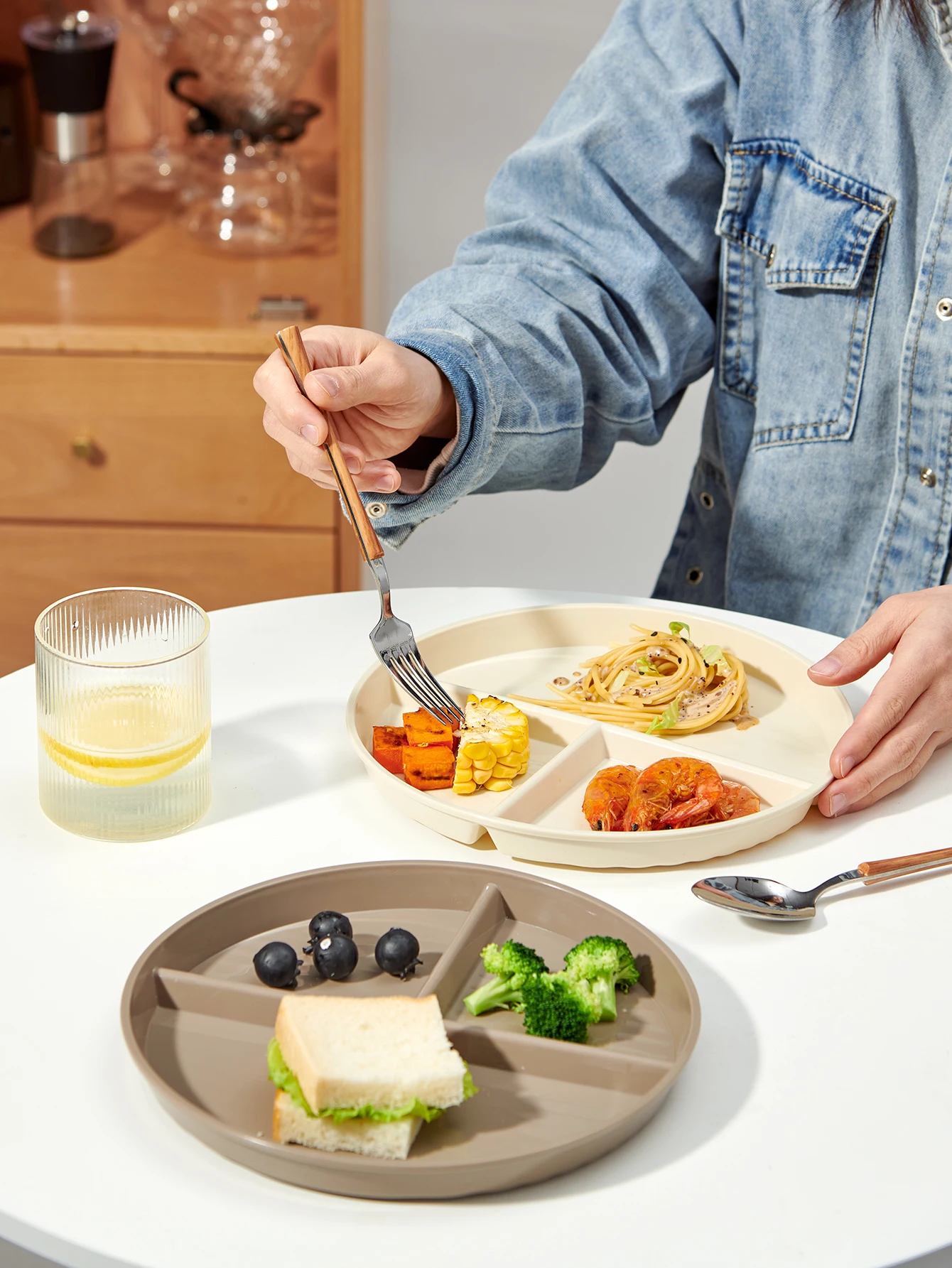 Dining Dish Portion Control Plate for Adults Women Weight Loss Reusable Plastic Divided