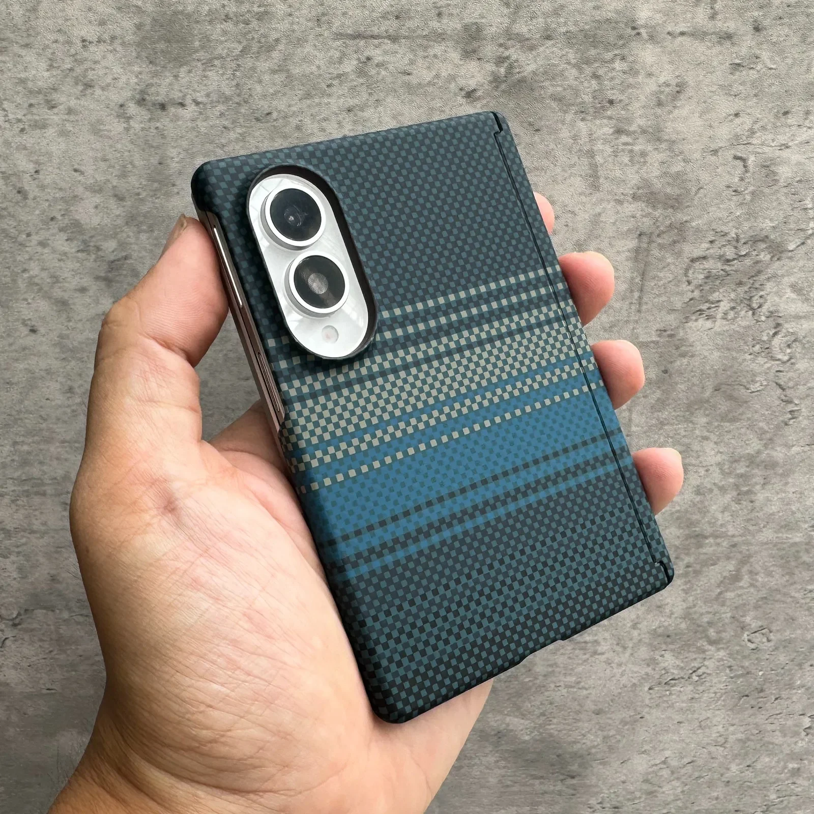 Magnetic Carbon Fiber Hinge Protection Cover with Magsafe Compatibility