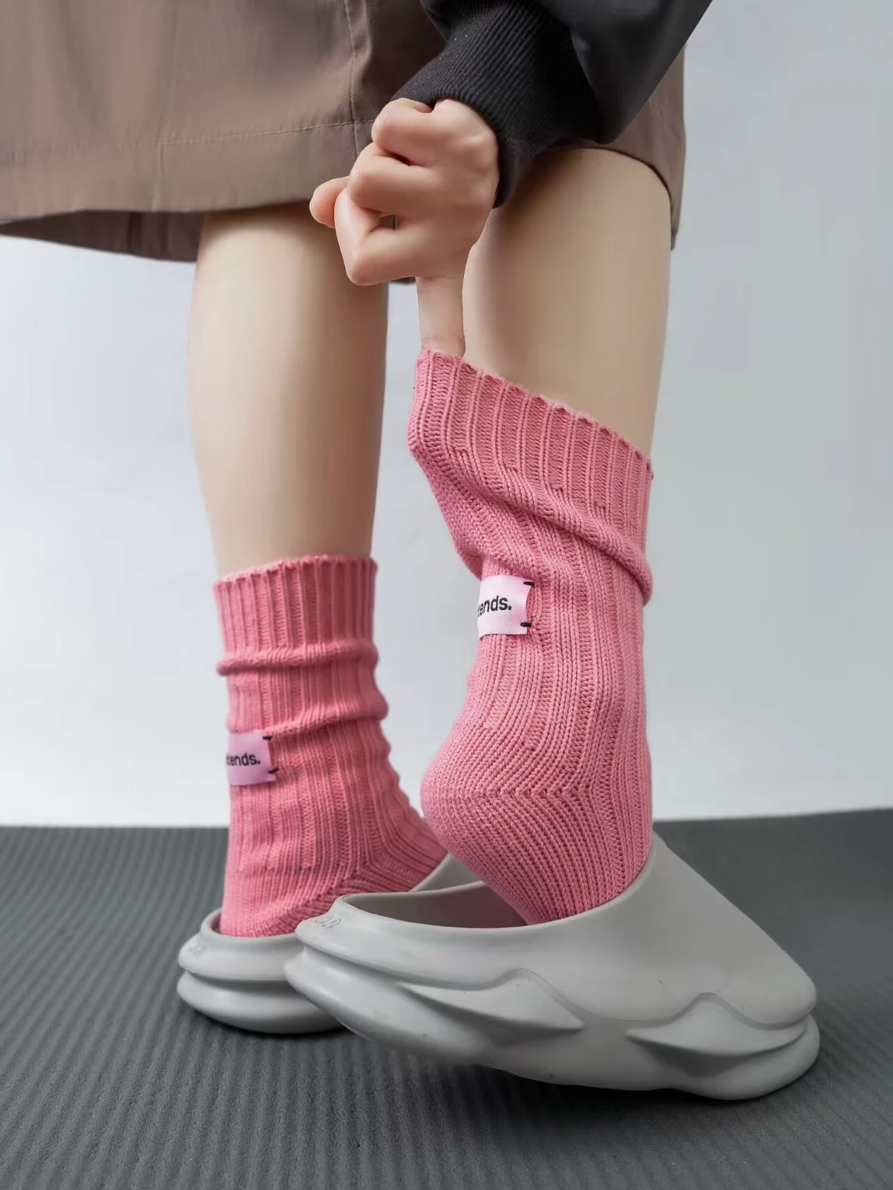 

Autumn Winter Middle Tube Socks Korean Needle Thick Thread Knitted Cotton Simple Men Women Couples Sports Stacked Socks