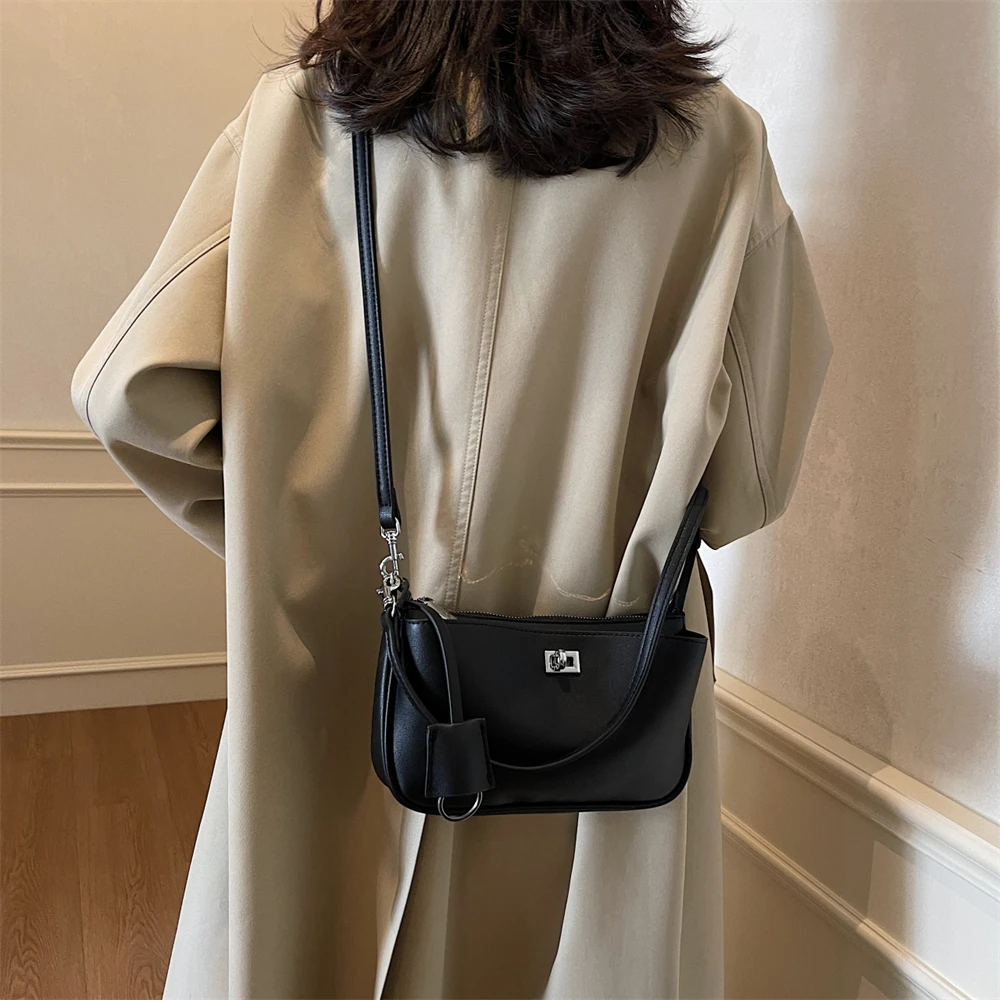 Luxury Women's Shoulder Bag With Dual Straps And Locker Closure_voghion.com