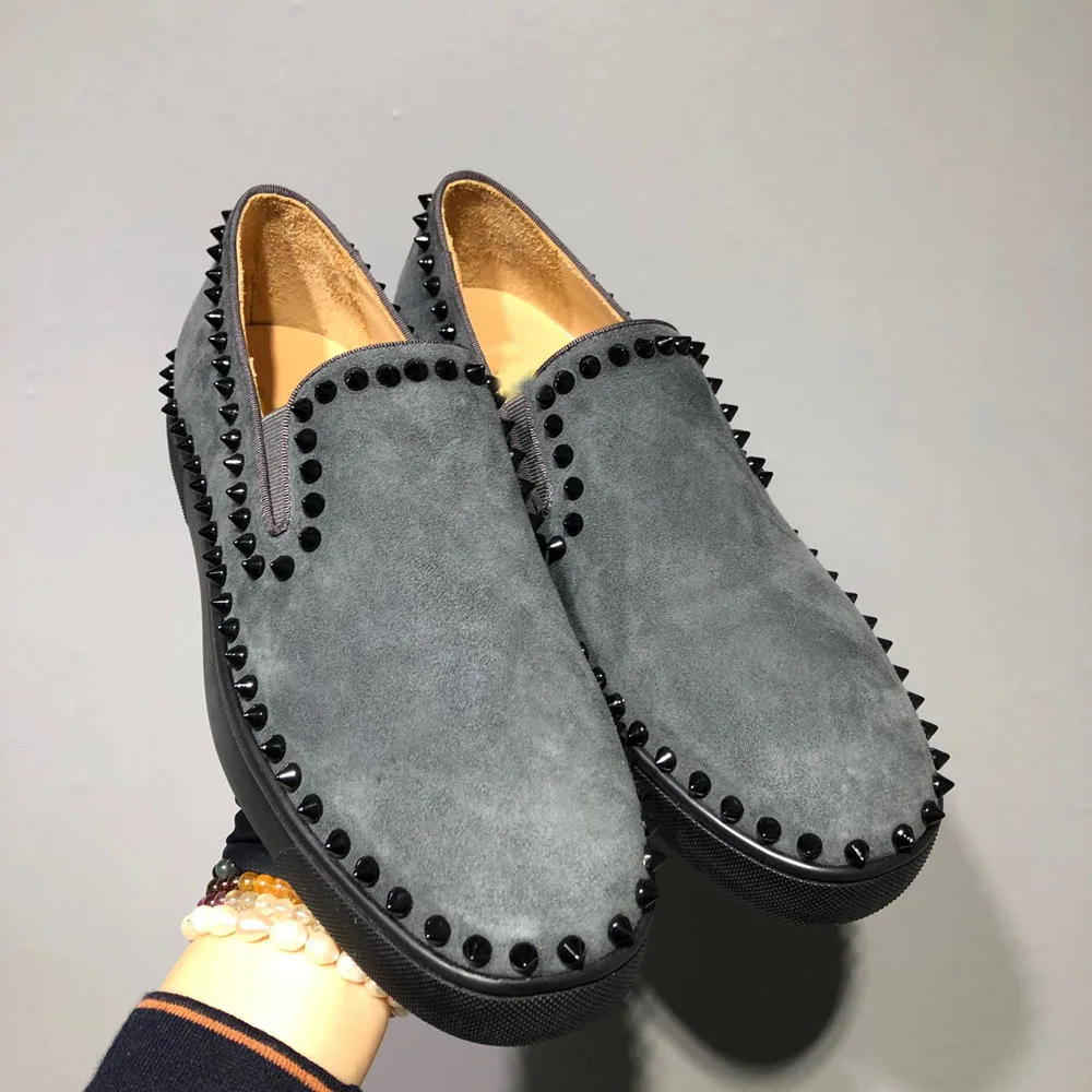 

Low Top Grey Suede Leather Luxury Red Bottom Shoes For Men Black Rivets Casual Flats Loafers Sneaker Couple Women Driving Spikes