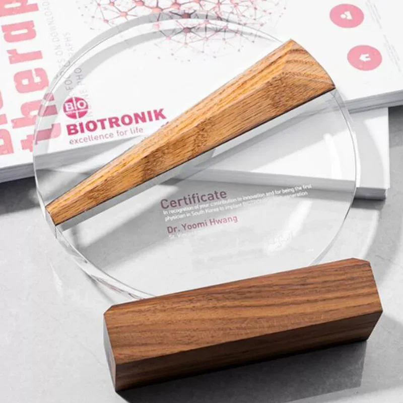 Customized Creative Solid Wood Crystal Trophy Honor Medal Premium Company Excellent Employee Souvenir Reward Home Decoration 1Pc