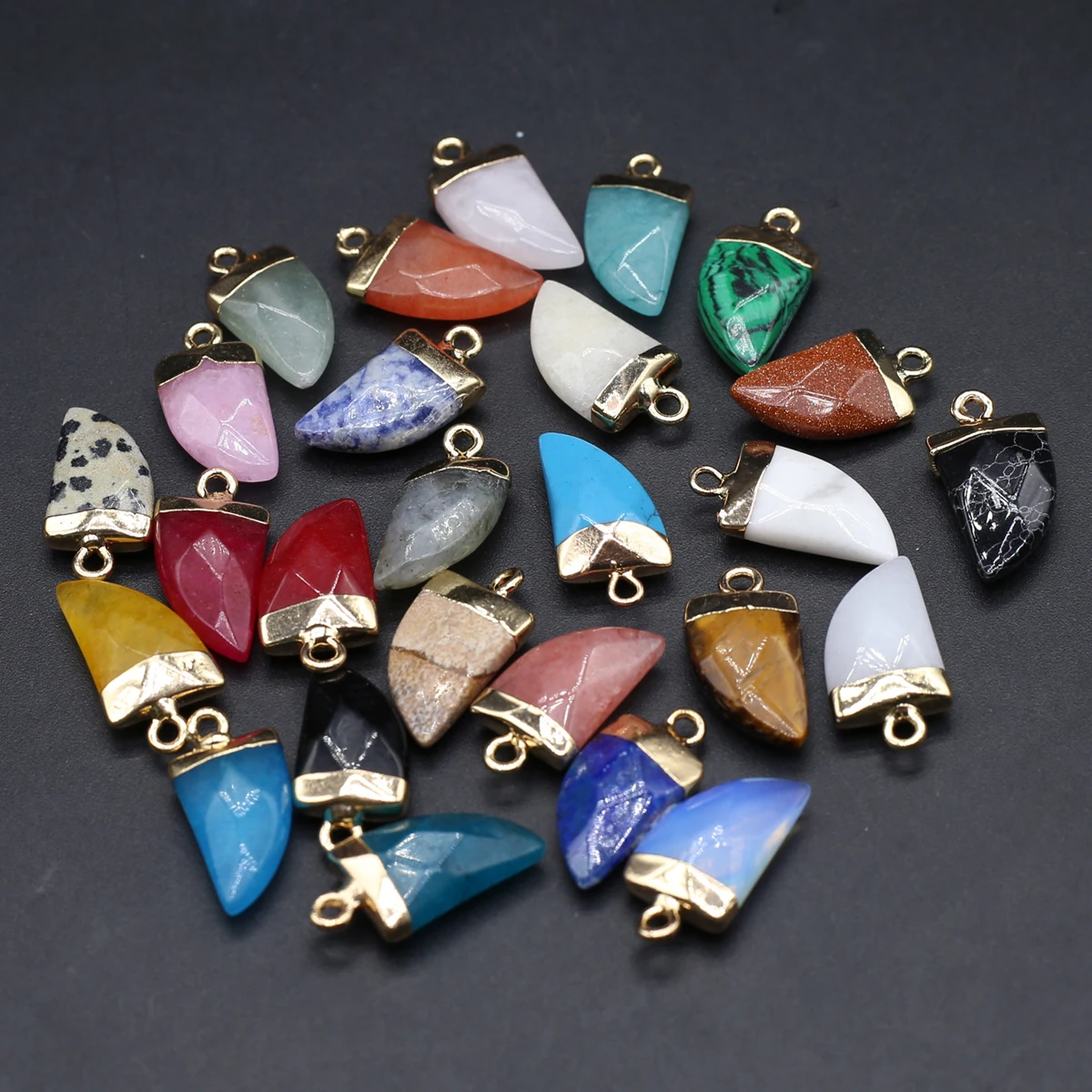 

12PCS Random Color Natural Semi Precious Stone Chili Shaped Faceted Pendant Exquisite Jewelry Pendant DIY Necklace Accessories