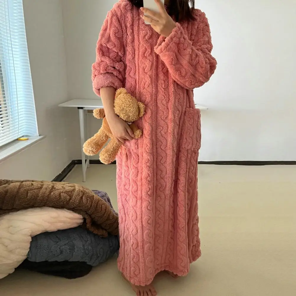 

Lady Nightdress Cozy Coral Fleece Nightgown with Pockets Twisted Texture for Women Warm Long Sleeve Thermal Homewear for Fall