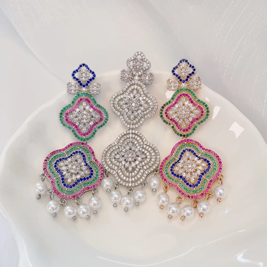 اقراط زركون عصرية أنيقة للغاية