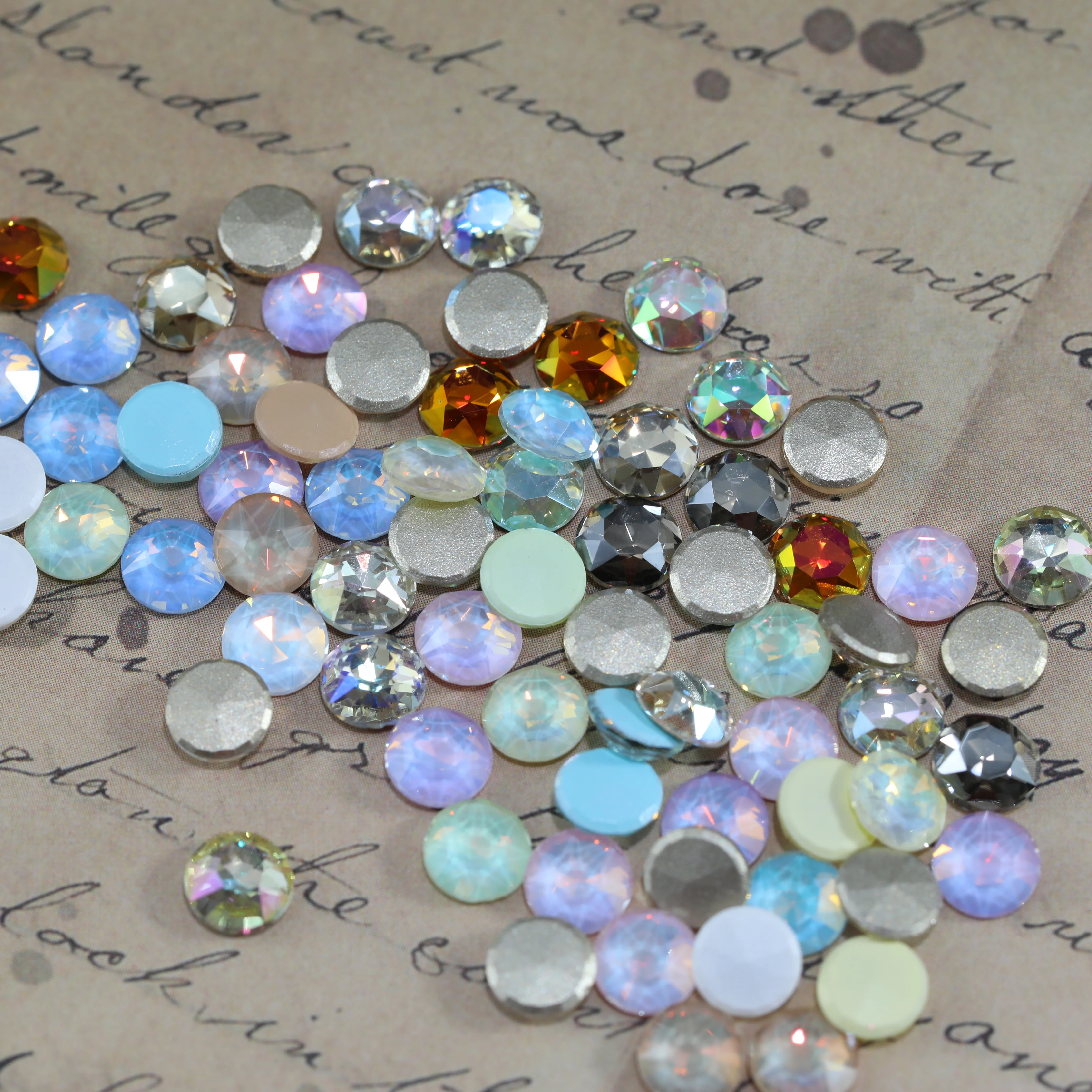 Runde, flache Rückseite, abgeschrägte Kante, plus Strass, funkelnder Kristall, DIY-Zubehör, Bastelzubehör für Nagelkunst, Taschen, Hochzeitskleider