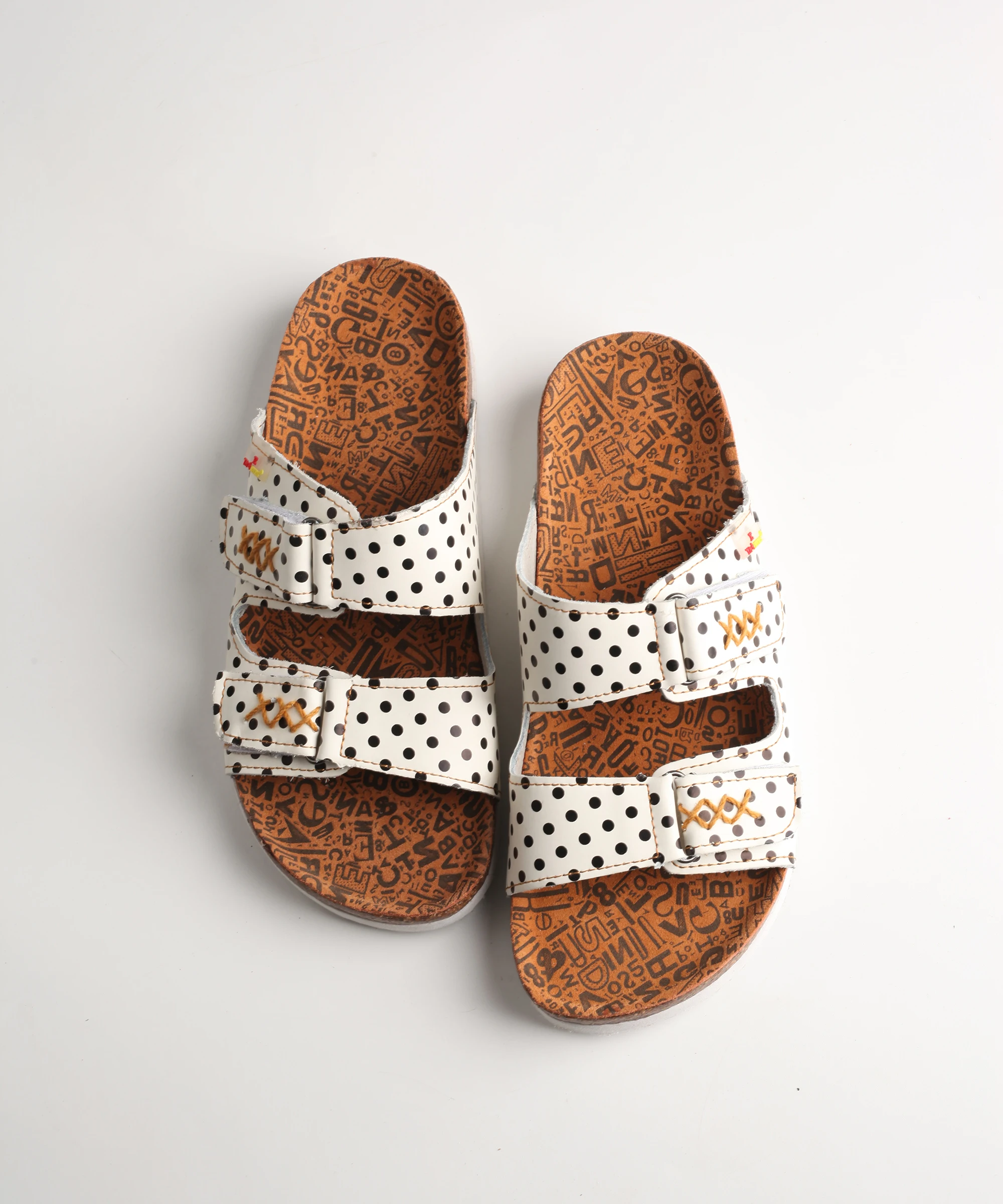Sommer 2023 neue dicke Sohle Modestil vielseitige Leder Damen Sandalen und Hausschuhe mit Wellen punkt – Detail 3