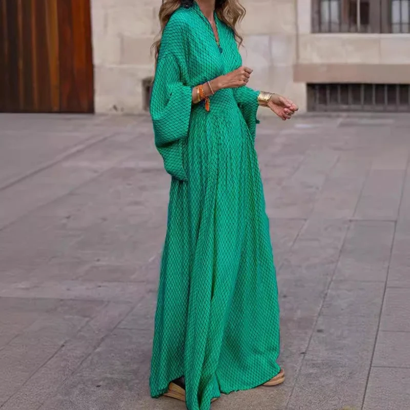 فساتين ماكسي فضفاضة بأكمام تشبه جناح الخفّاش للنسا...