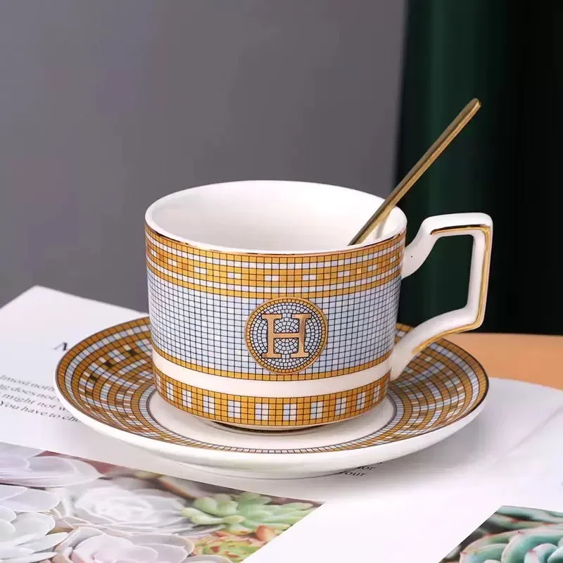 Ceramic Coffee Cup Set Coffee Mug Milk Drinking Cups with Handle Cup and Plate Set Bone China Tea Cup Gift with Original Box