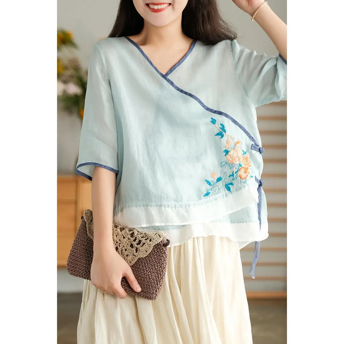 

V-neck Embroidery T-shirt Women Chinese Style Loose Floral Shirts Belt Tops Ramie High Quality Blouses Autumn Hanfu Tang Suit