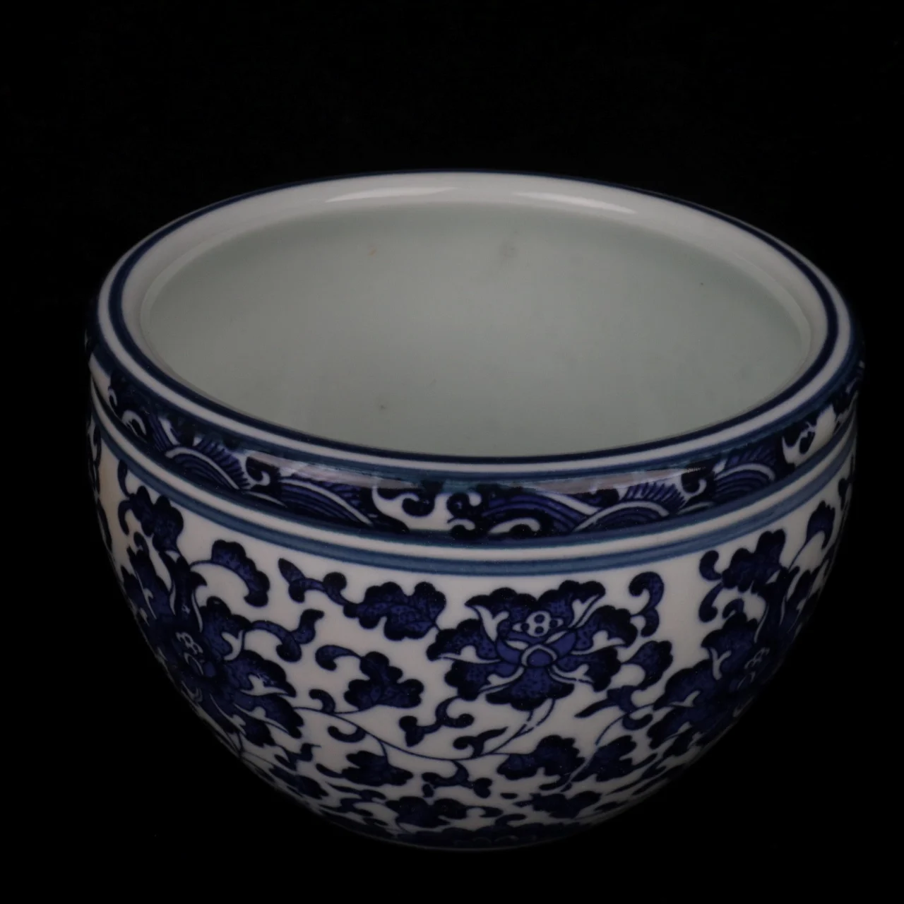 Jingdezhen Blue and White Entangled Branches Lotus Pattern Small Jar Antique Porcelain Home Decoration Ornaments 3