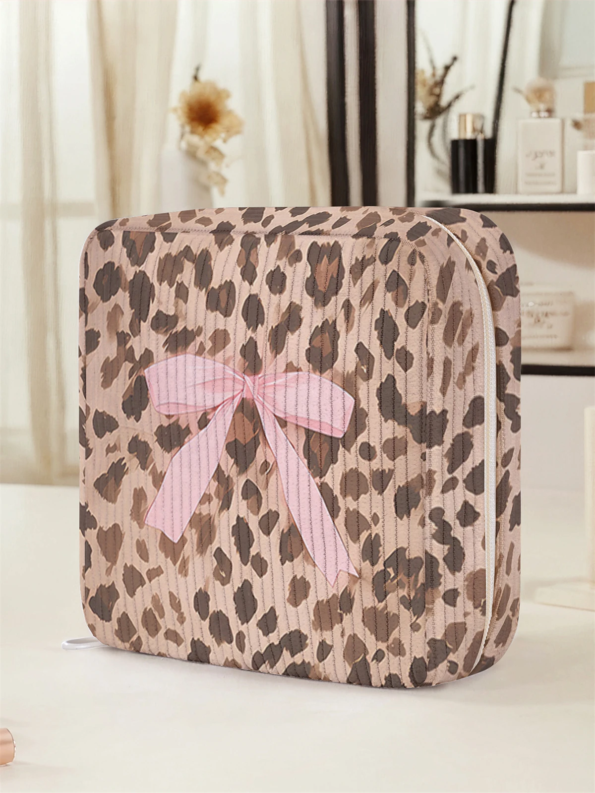 Leopard print bow pattern printed sanitary napkin storage bag, women's lightweight tissue bag, sanitary tissue bag