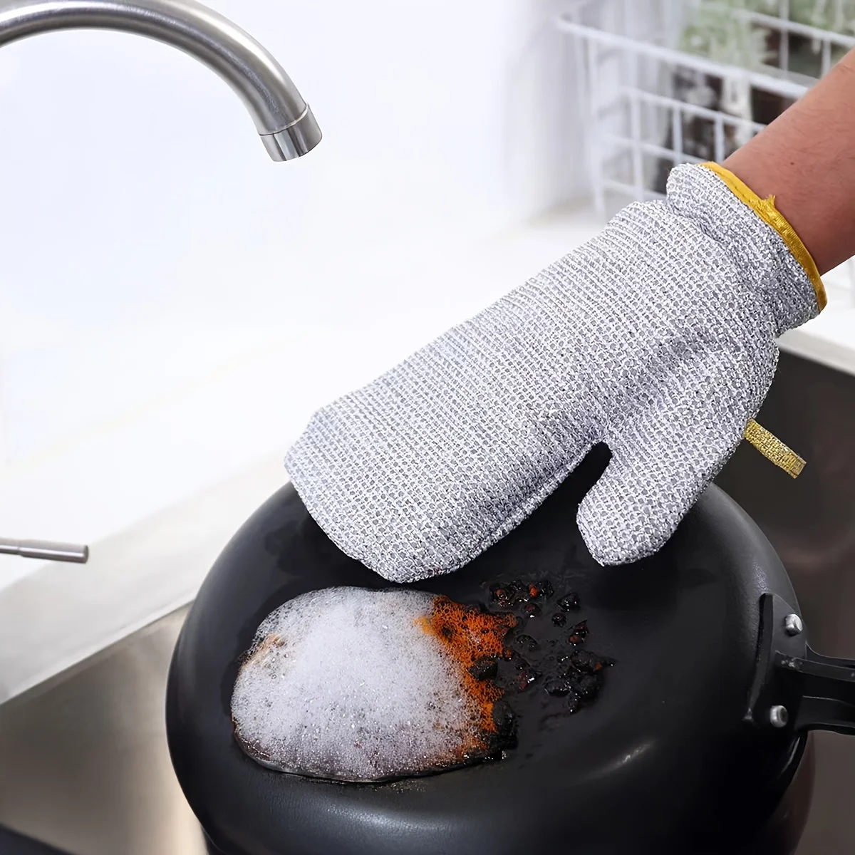 High-Quality Steel Wire Dishwashing Gloves,Made with Built-In PVC Material,Are Non-Slip,And Suitable for Cleaning in The Kitchen