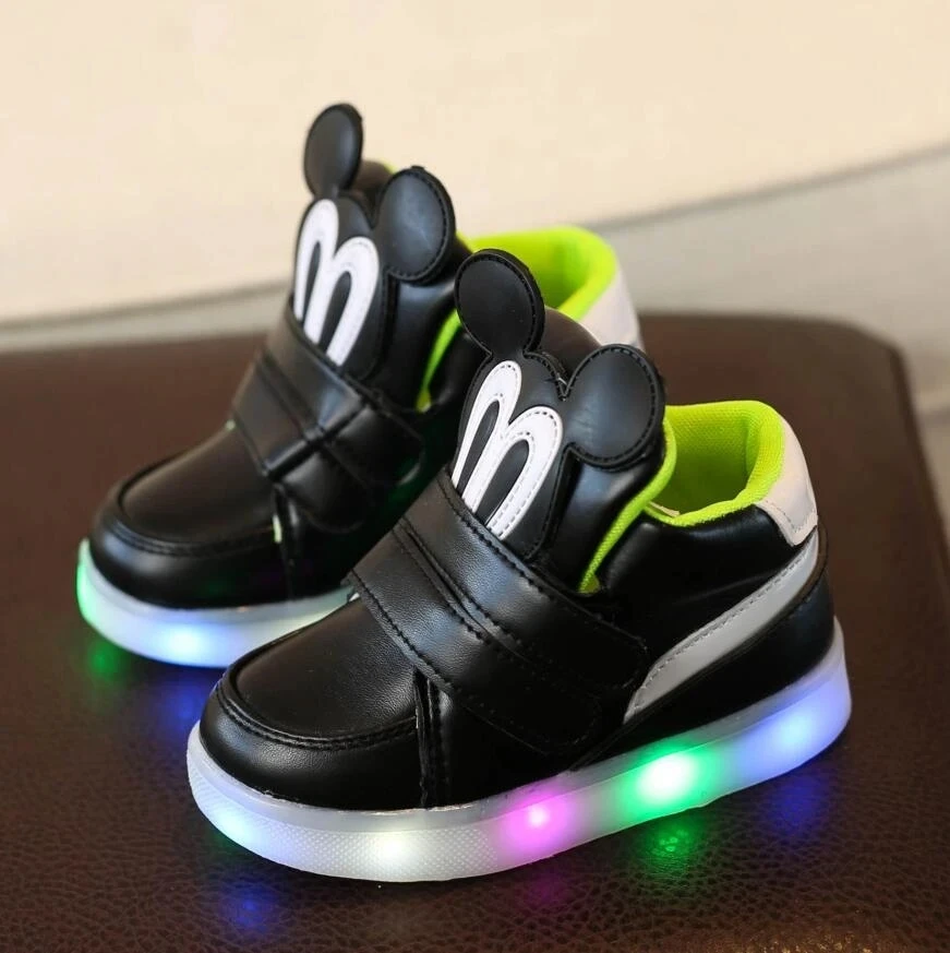 2024 Lovely Fashion Children Fashion Boots LED Lighted Baby Boys Girls Shoes Classic Hot Sales Kids Sneakers Infant Tennis lovely toddler girl s mary janes vintage new 2024 shallow autumn round toe non slip classic light kids shoe children flat shoes