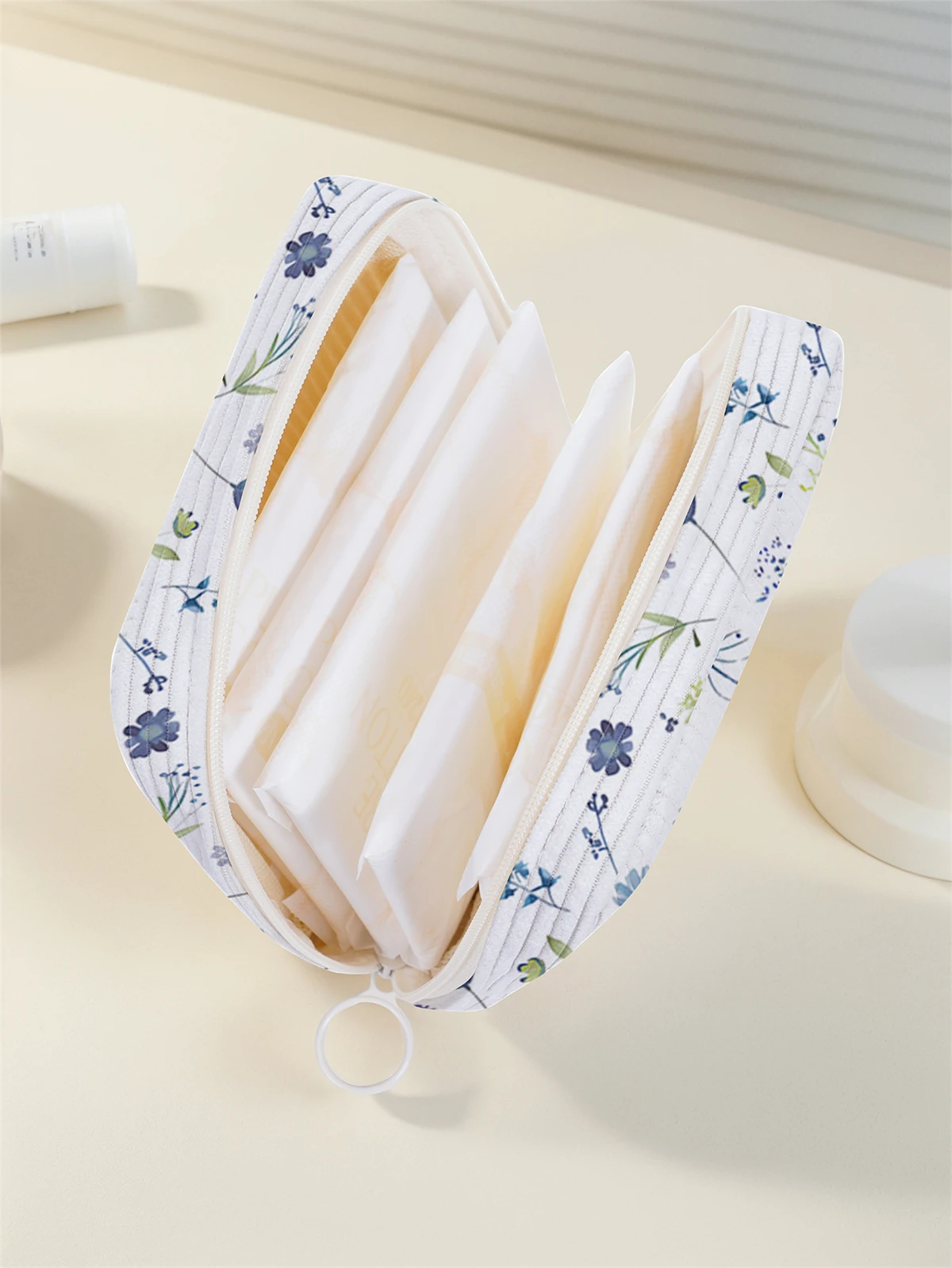 Floral pattern printed sanitary napkin storage bag, women's lightweight tissue bag, sanitary tissue bag