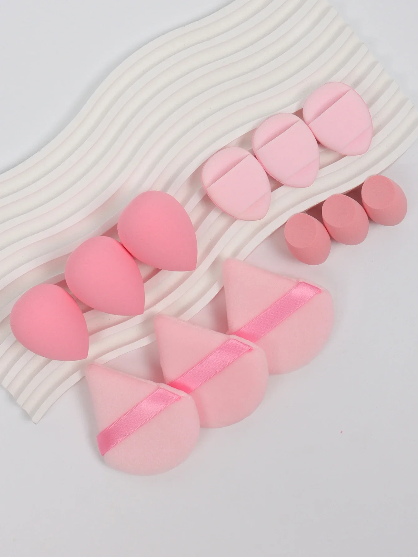 A 12 Piece Set of Versatile Makeup Sponges, Consisting of 3 Loose Powder Puffs, 3 Mini Cushion Powder Puffs, 3 Beauty Eggs, and 2