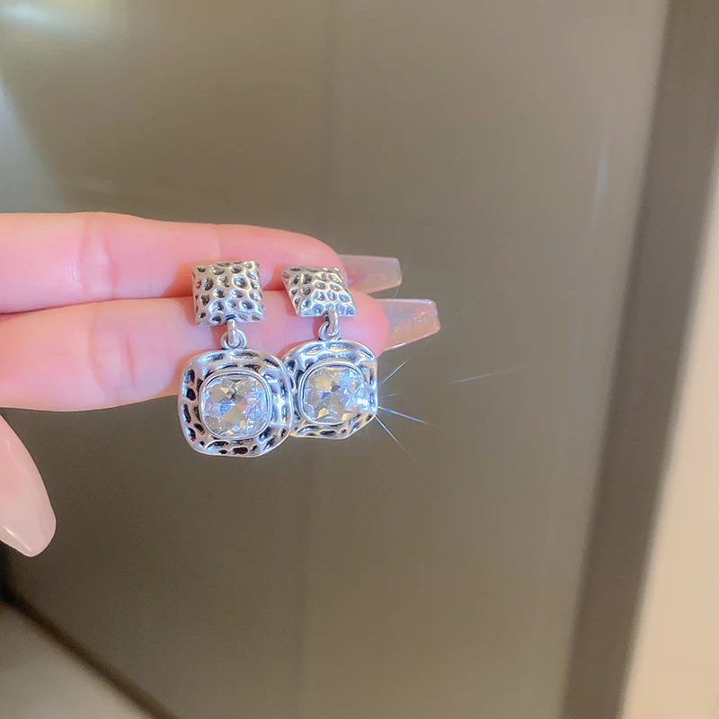 

DREJEW Alloy Pleats Geometric Square Dangle Earrings Luxury Glittering Rhinestones Pendant Earrings Bohemia Jewelry Accessory
