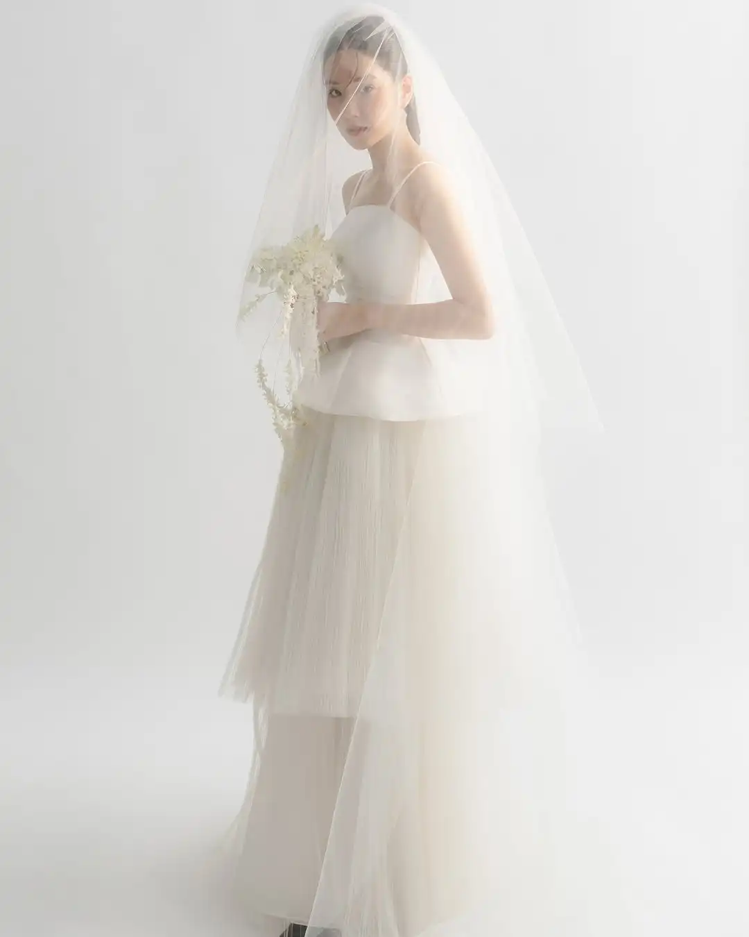 Giyu Elegant Spaghetti Strap Wedding Dresses Crape Tiered Korea Photoshoot Bridal Gowns Floor-Length Customized 웨딩드레스 2025