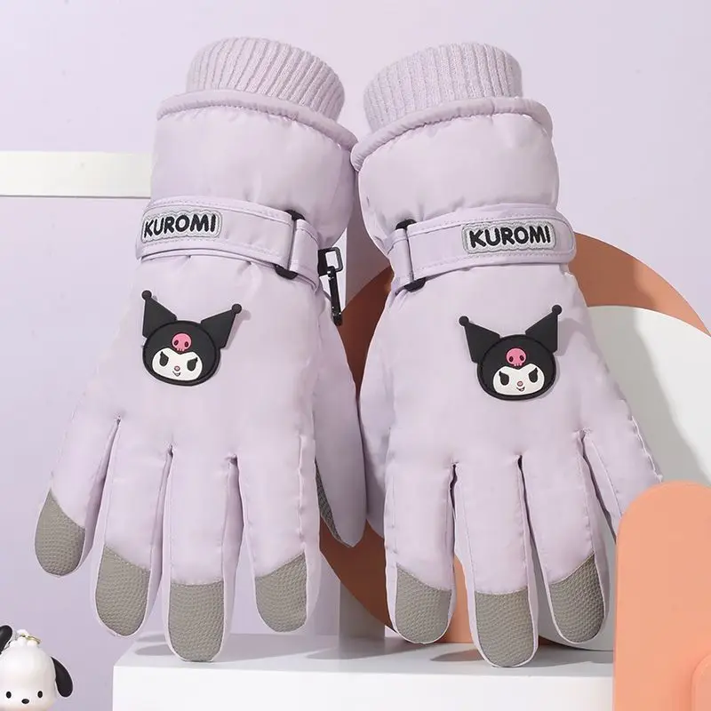 Рисунок 5 - Уличные лыжные перчатки Sanrio для сенсорного экрана