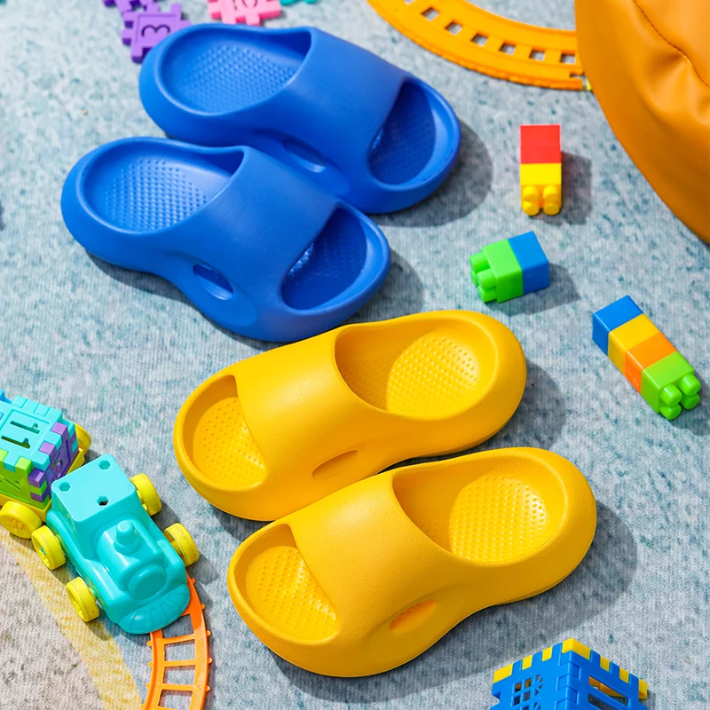 Summer Children's Slippers Solid Color Comfortable Non-Slip Home Bathroom Beach Kids Cloud Slippers Sandals Shoes for Boys Girls
