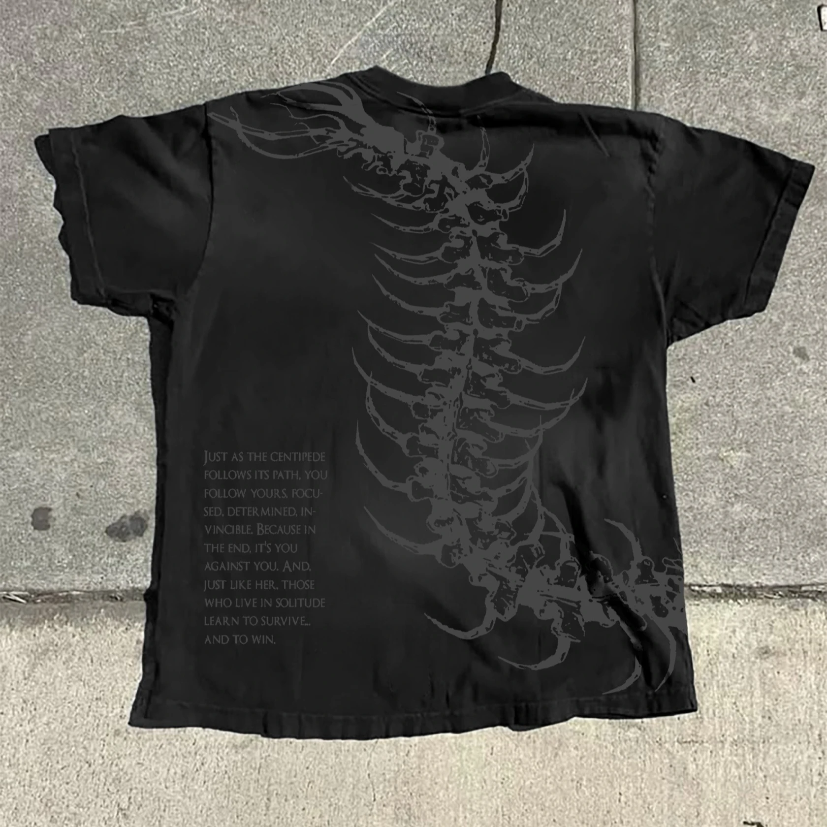Vintage Dark Centipede Skeletal Graphic Cotton Print T-shirt Men Y2K Summer Short Sleeves Oversize T-shirt Women Casual Tee Tops