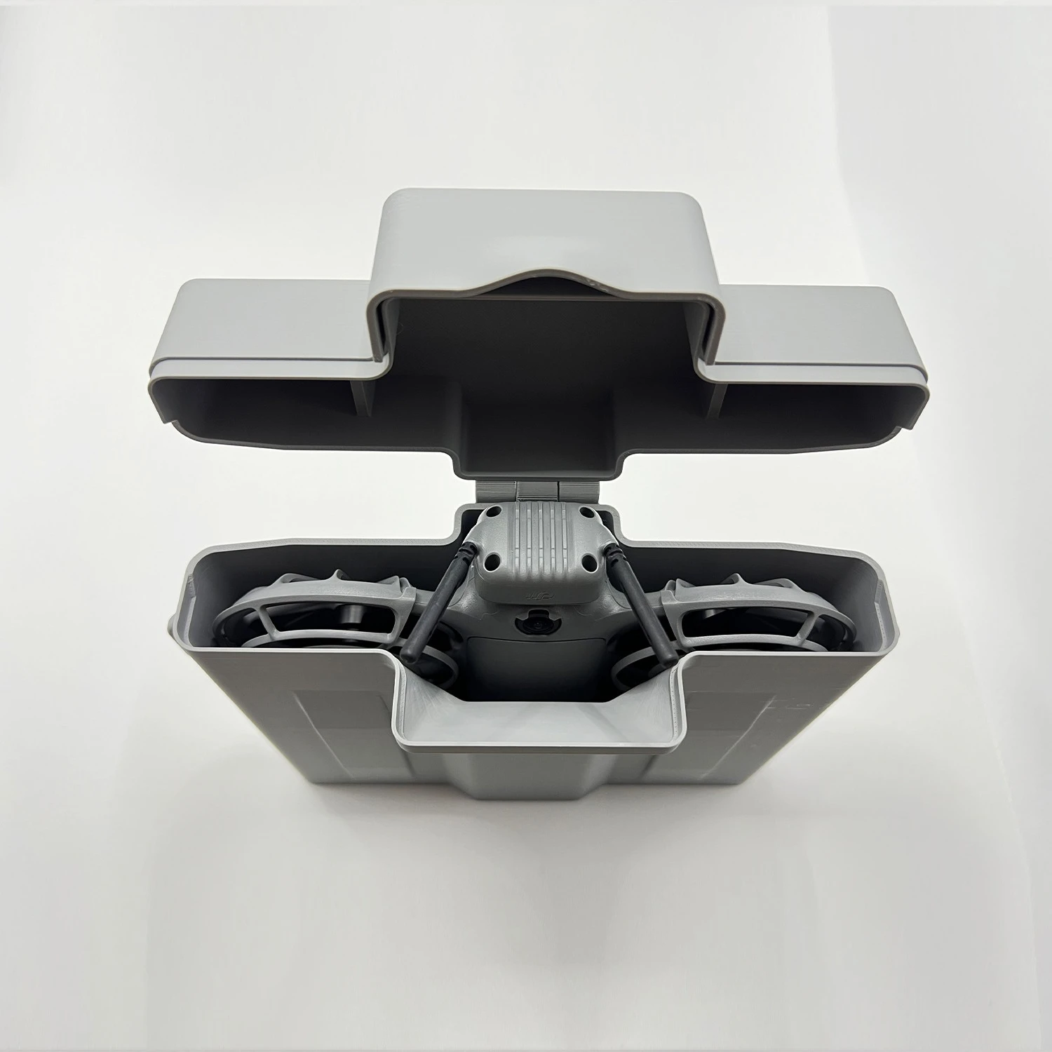 Achetez une coque de protection rigide pour DJI Neo2 avec ou sans module FPV, présentée avec le drone inséré.