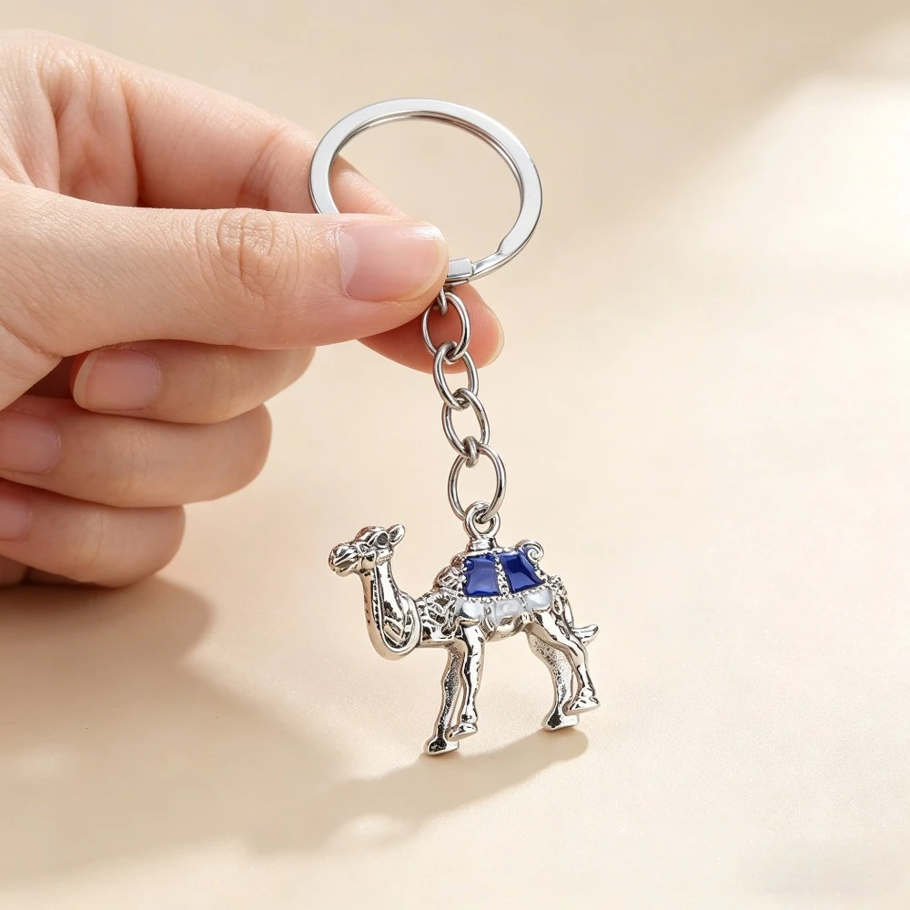 Neuer 3D Wüstenkamel-Schlüsselanhänger Bunter Kristall-Metall-Rucksack Auto-Personalisierung Schlüsselring Schmuck Paar-Accessoires Deko-Geschenke