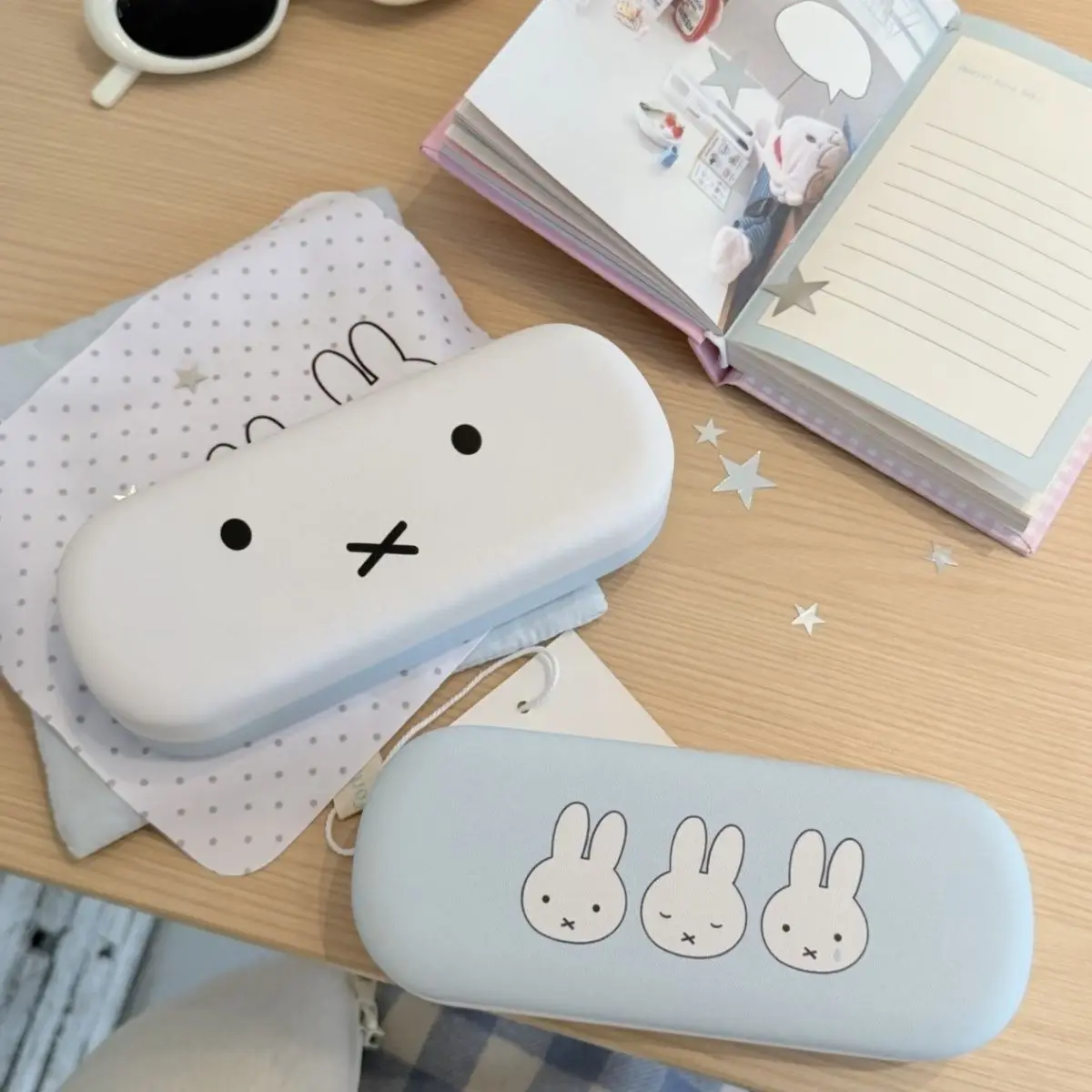 Cartoon Miffy Rabbit, süßes und niedliches kreatives Muster, für Herren und Damen, neue einfache Mode, tragbares magnetisches Brillenetui, Geschenk – Detail 1