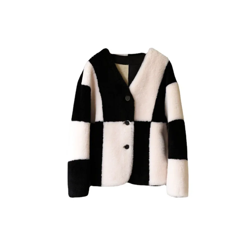 Autumn and Winter New Checkered Wool Wool Fleece Coat with Lambswool Shearling Fur.