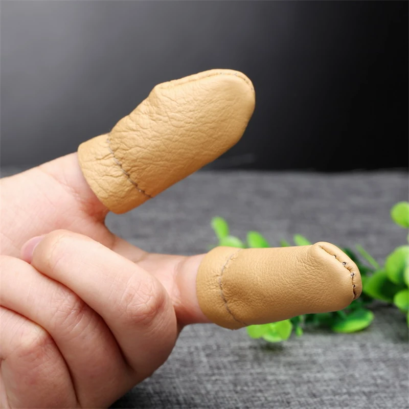10Pcs 가죽 골무, 엄지 및 검지 손가락 보호대 슬리브 바늘 펠트 가드 손가락 슬리브 바느질 자수 바느질 도구