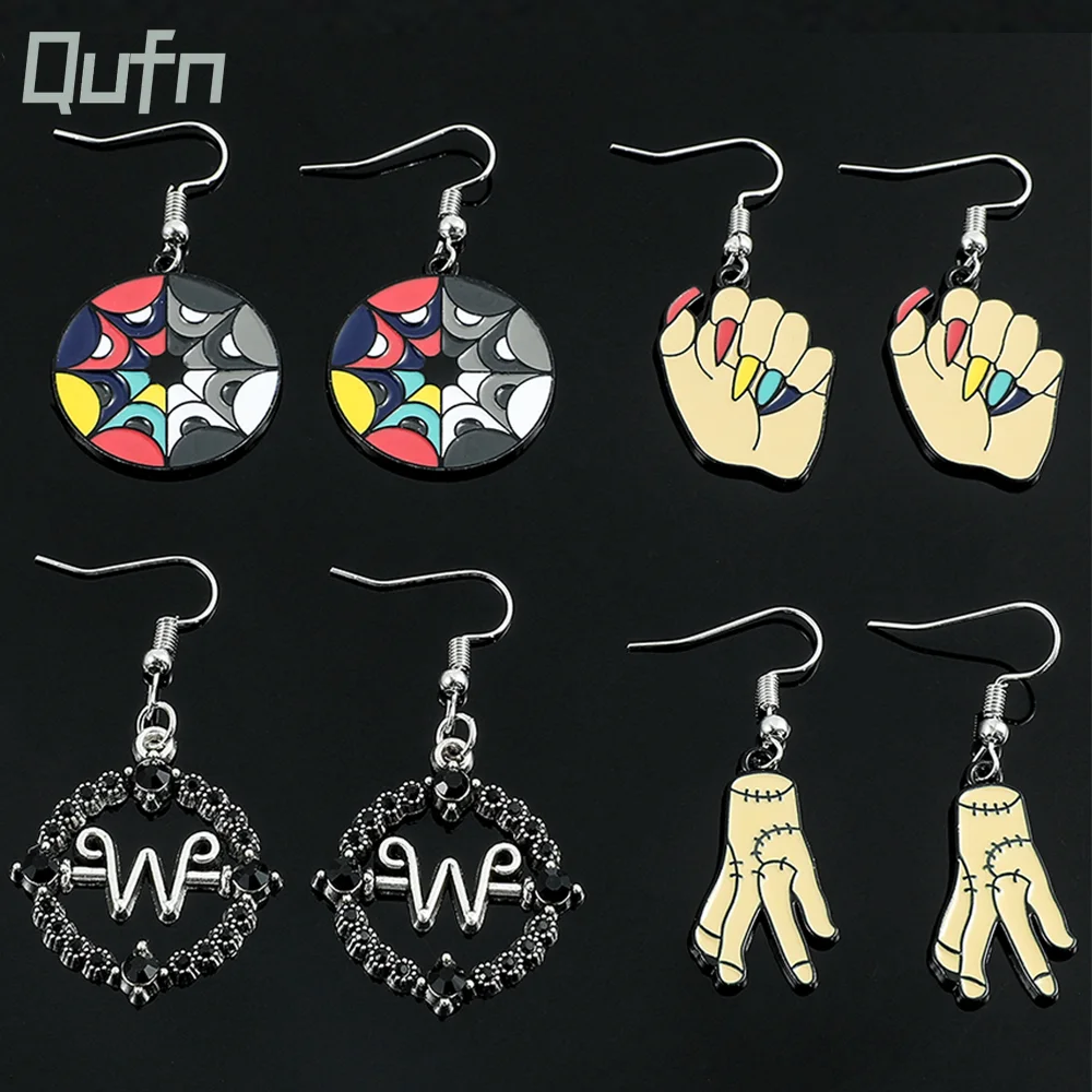 New Classic Movie Wedesday Addams Stud Earring Gothic Punk Reciso Hand Metal Orecchini Donna Jewelry Addams Family