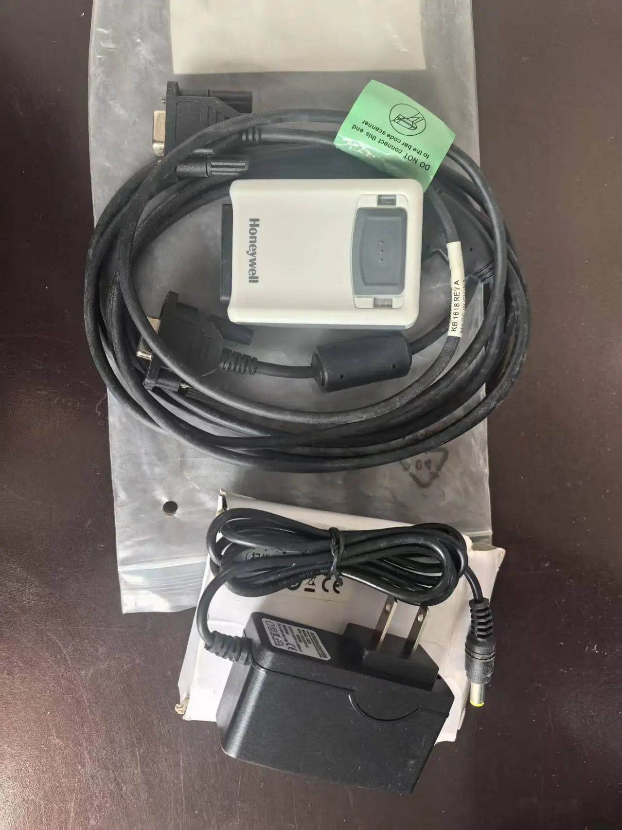 Honeywell 3320G-4-INT 2D barcode reader barcode scanner with RS232 cable and power supply