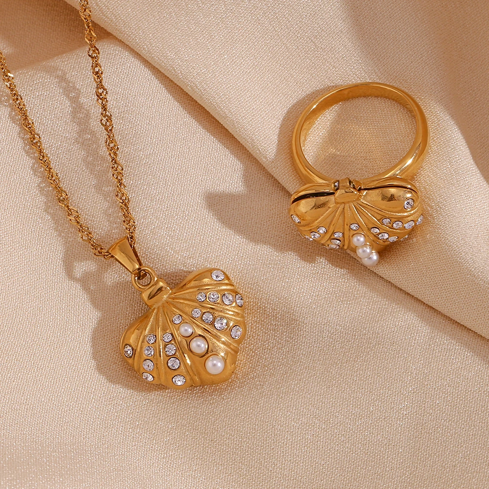 E.B.belle Openable Pearl Rhinestone Magnetic Shell Pendant