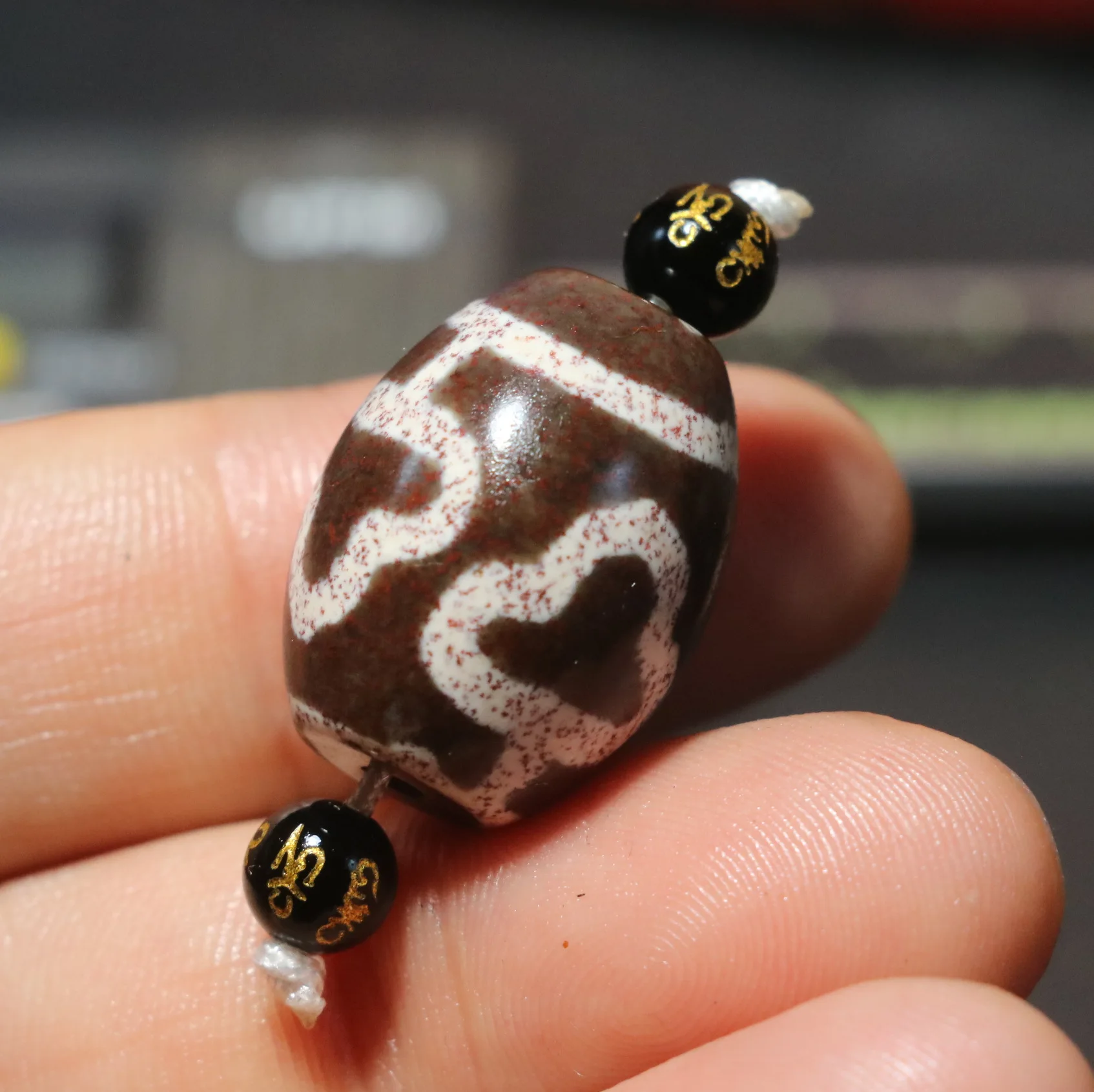 

4A Ultra Energy Tibetan Old Agate Cinnabar Dots Bodhi Tree Leaf Big Daluo Totem DZi Bead Amulet For Making Jewelry LKbrother