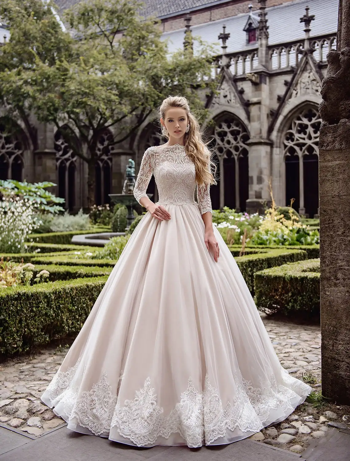 

Long Sleeve Church Wedding Dress Modern Lace Appliques A Line Country Bridal Formal Gown Spring Autumn Satin Robe De Mariee