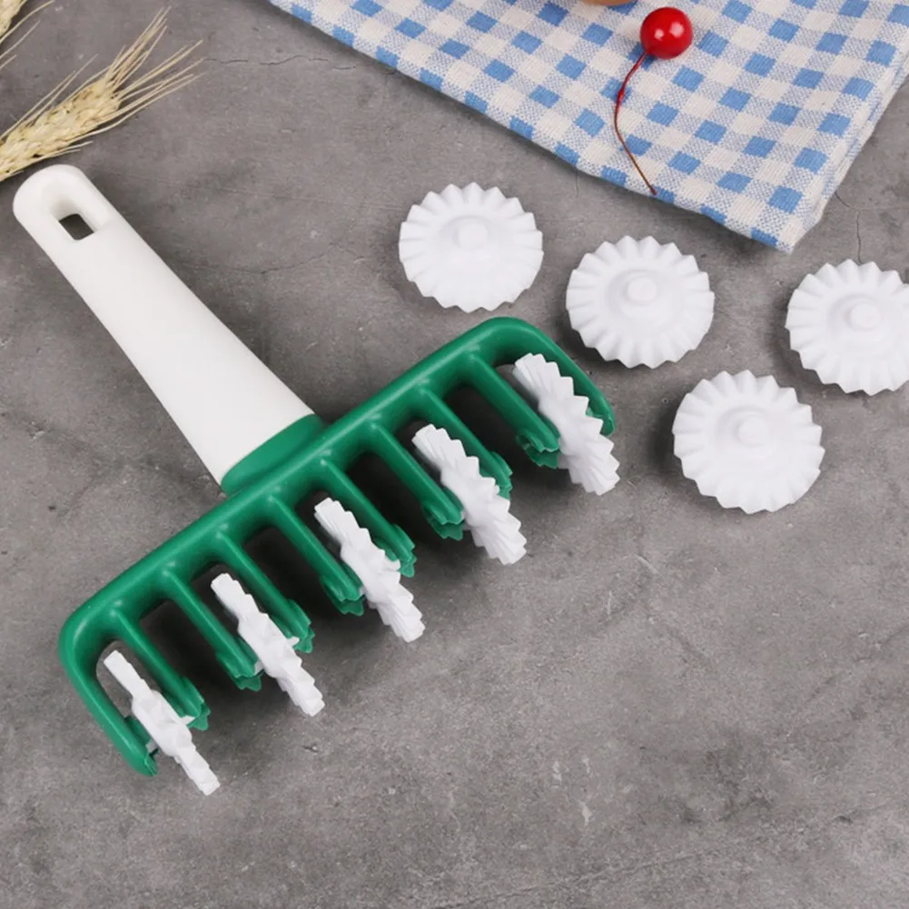 1Pcs Plastic Ravioli Pasta Maker Kitchen Dough Noodle Pasta Cutter Knife Easy Italy Tortellini Ravioli Maker Home Gadgets